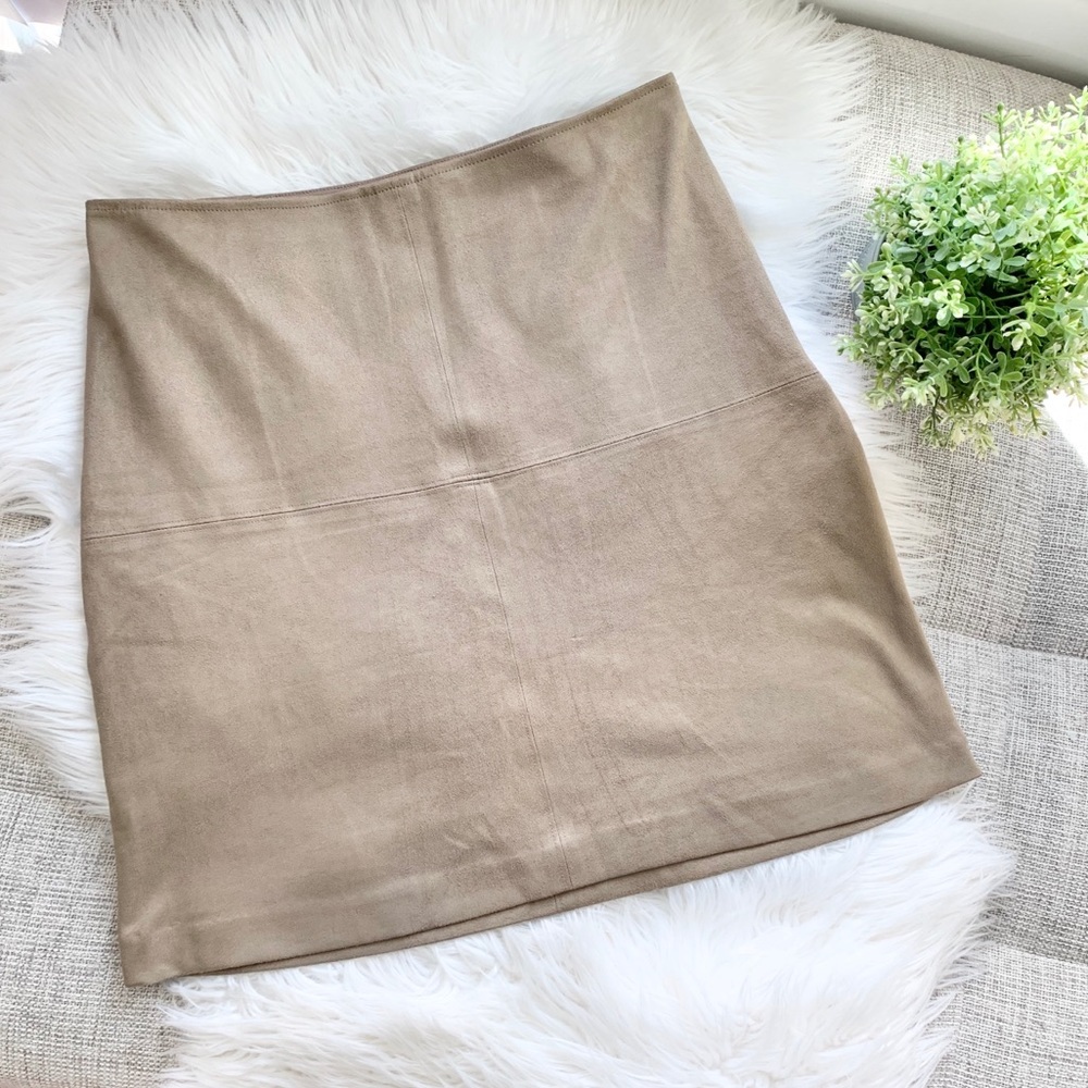 Artisan NY Faux Suede Mini Skirt | Size 4